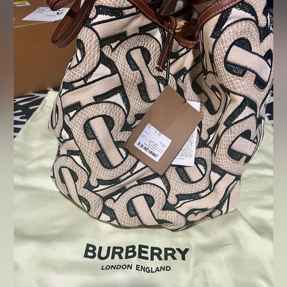 BURBERRY XL Monogram Tote NWT - Picture 4 of 7